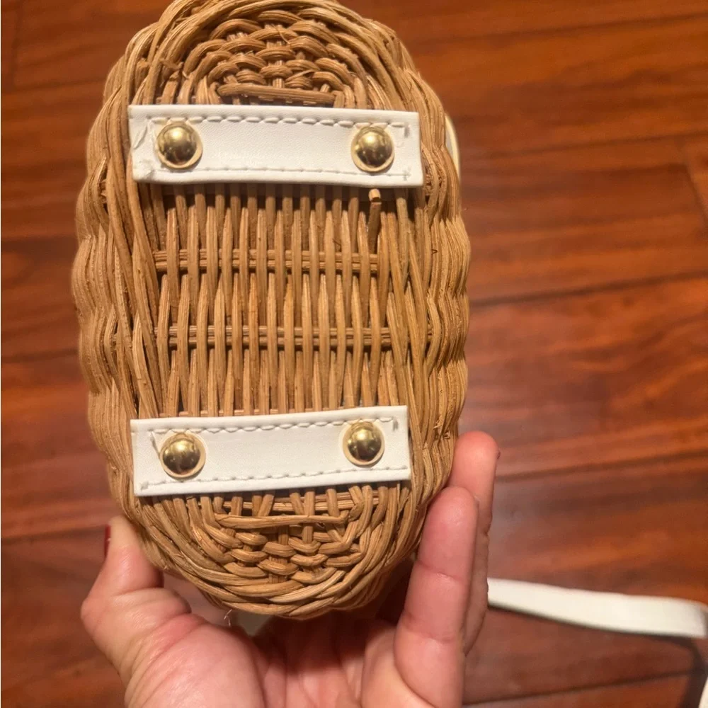 Tommy Bahama Natural Woven Rattan Crossbody with White Flap - Picture 4 of 12